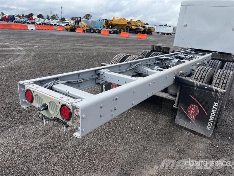 Kenworth T660 6x4 Sleeper Camion Chasis Cabina / Cab and Ch Kabine i unutrašnjost