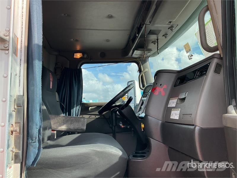 Kenworth T660 6x4 Sleeper Camion Chasis Cabina / Cab and Ch Kabine i unutrašnjost