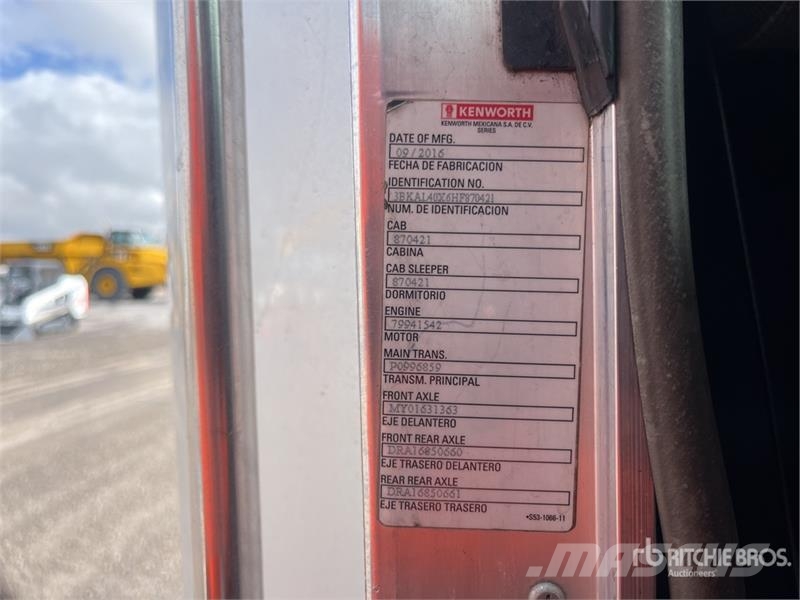 Kenworth T660 6x4 Sleeper Camion Chasis Cabina / Cab and Ch Cabines