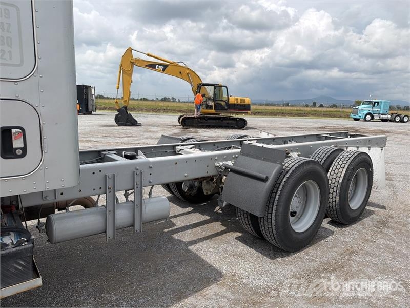Kenworth T660 6x4 Sleeper Camion Chasis Cabina / Cab and Ch Kabinen