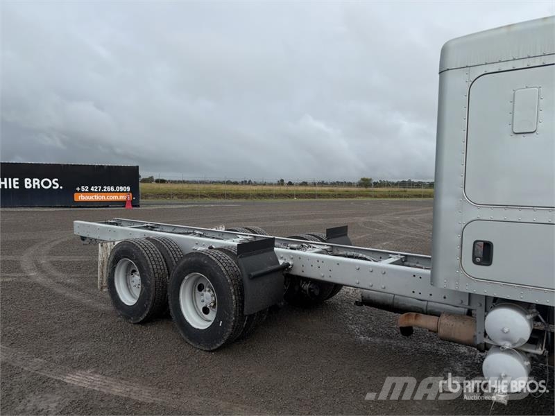 Kenworth T660 6x4 Sleeper Camion Chasis Cabina / Cab and Ch Kabine i unutrašnjost