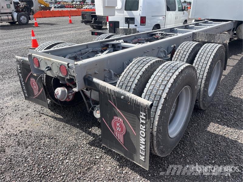 Kenworth T660 6x4 Sleeper Camion Chasis Cabina / Cab and Ch Cabines