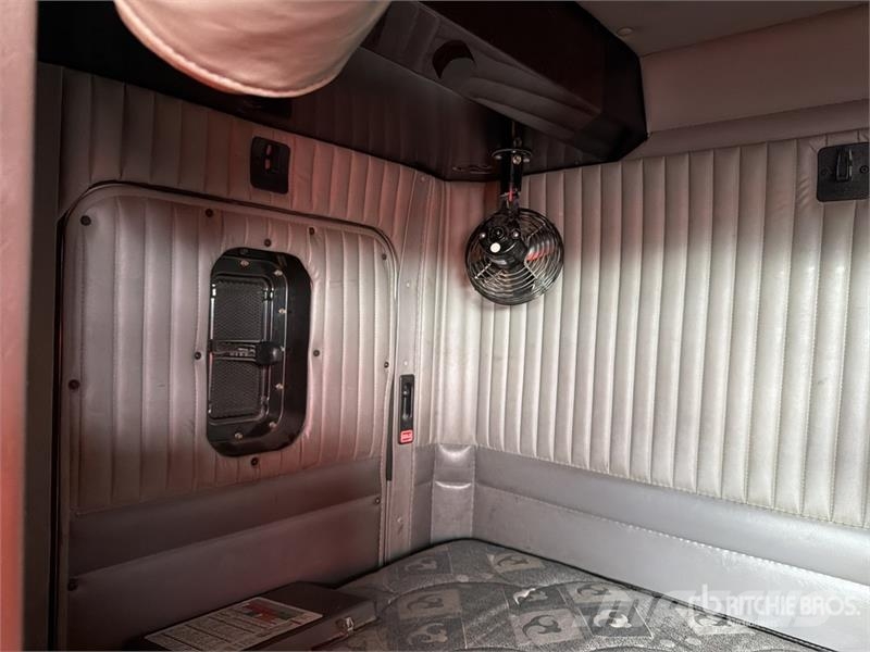Kenworth T660 6x4 Sleeper Camion Chasis Cabina / Cab and Ch Kabine i unutrašnjost