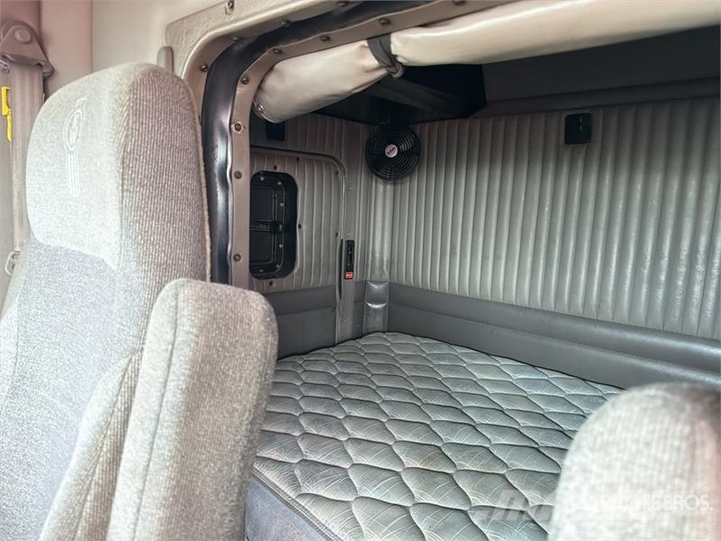 Kenworth T660 6x4 Sleeper Camion Chasis Cabina / Cab and Ch Kabine i unutrašnjost