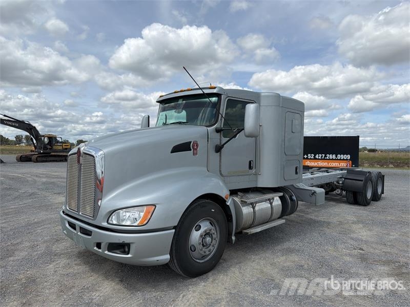 Kenworth T660 6x4 Sleeper Camion Chasis Cabina / Cab and Ch Cabines