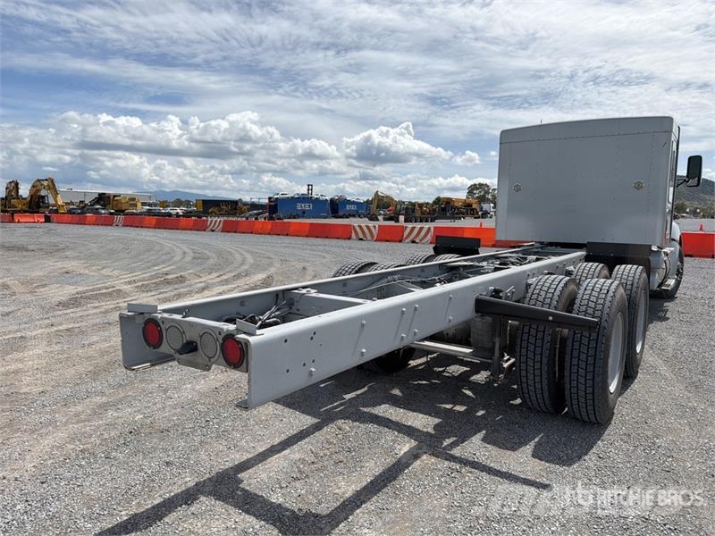 Kenworth T660 6x4 Sleeper Camion Chasis Cabina / Cab and Ch Кабіни