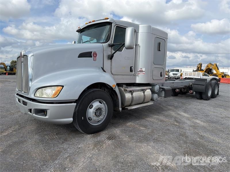 Kenworth T660 6x4 Sleeper Camion Chasis Cabina / Cab and Ch Cabine en interieur