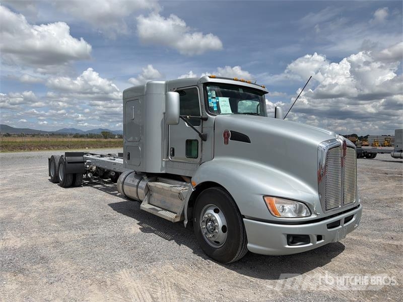 Kenworth T660 6x4 Sleeper Camion Chasis Cabina / Cab and Ch Cabines