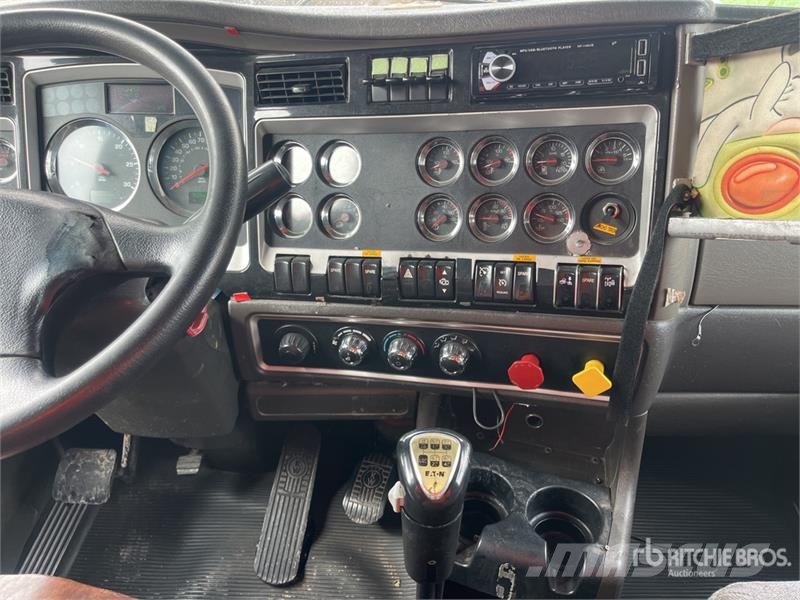 Kenworth T660 6x4 Sleeper Camion Chasis Cabina / Cab and Ch Kabine i unutrašnjost