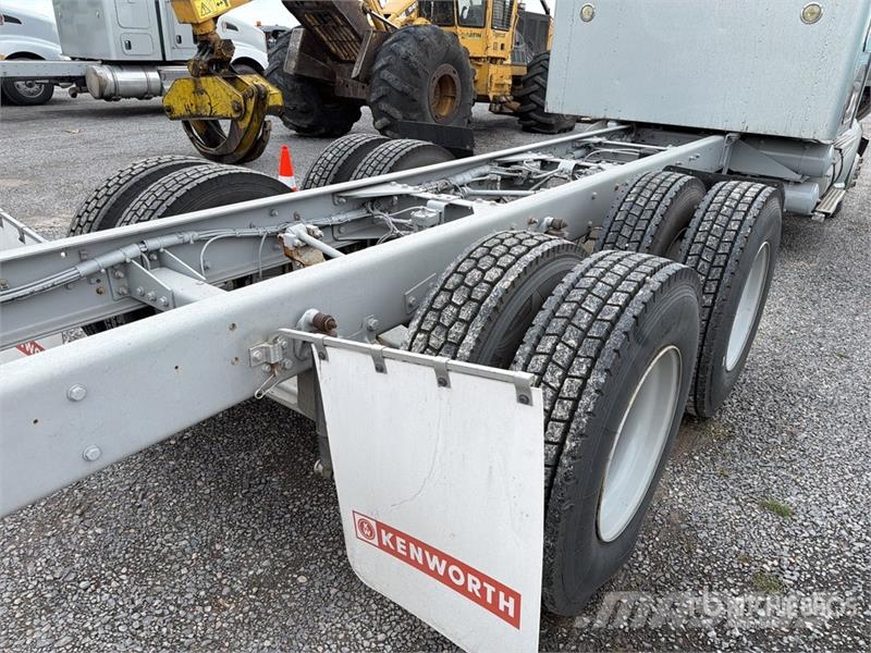 Kenworth T660 6x4 Sleeper Camion Chasis Cabina / Cab and Ch Kabinen