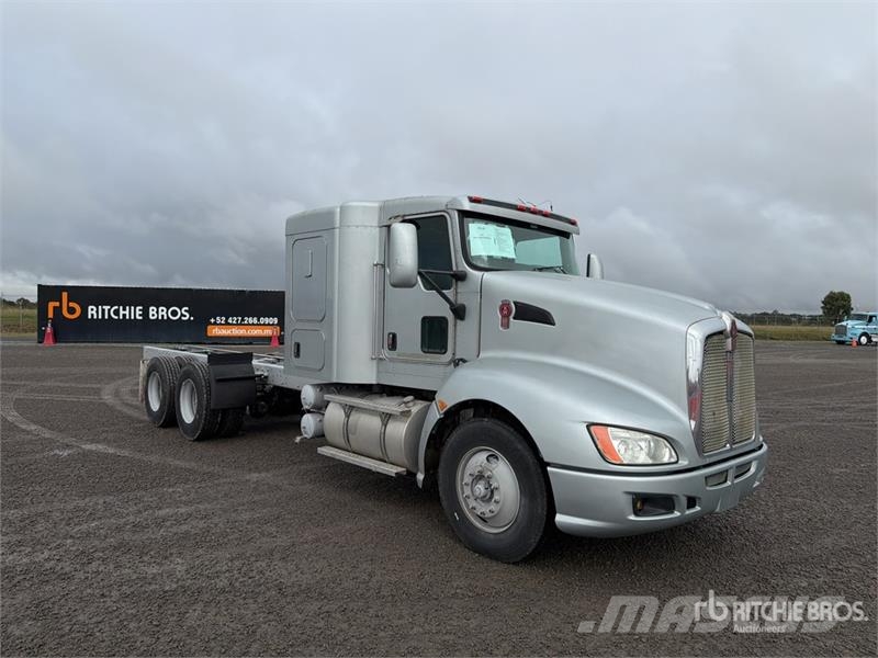 Kenworth T660 6x4 Sleeper Camion Chasis Cabina / Cab and Ch Kabine i unutrašnjost