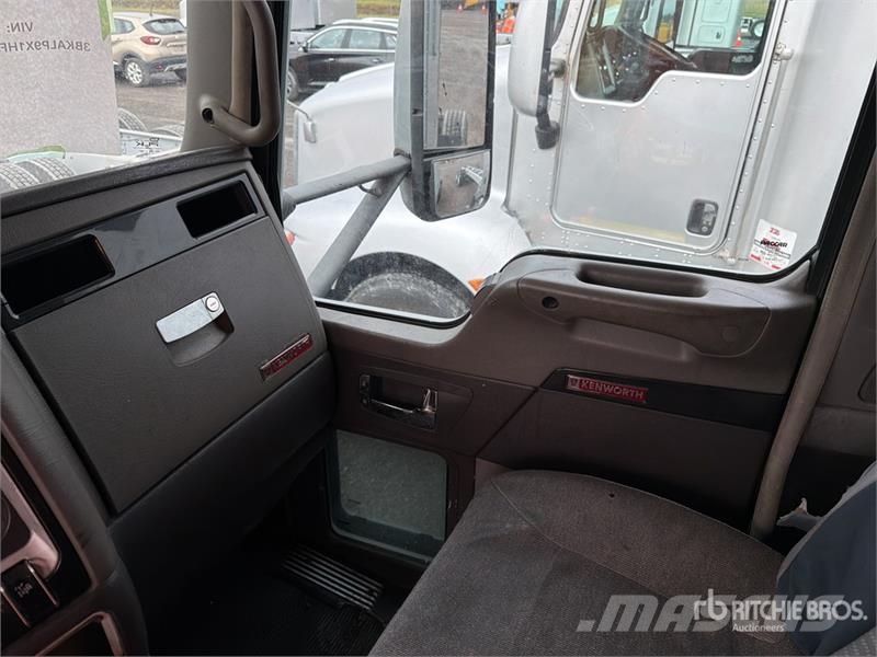 Kenworth T660 6x4 Sleeper Camion Chasis Cabina / Cab and Ch Kabine i unutrašnjost