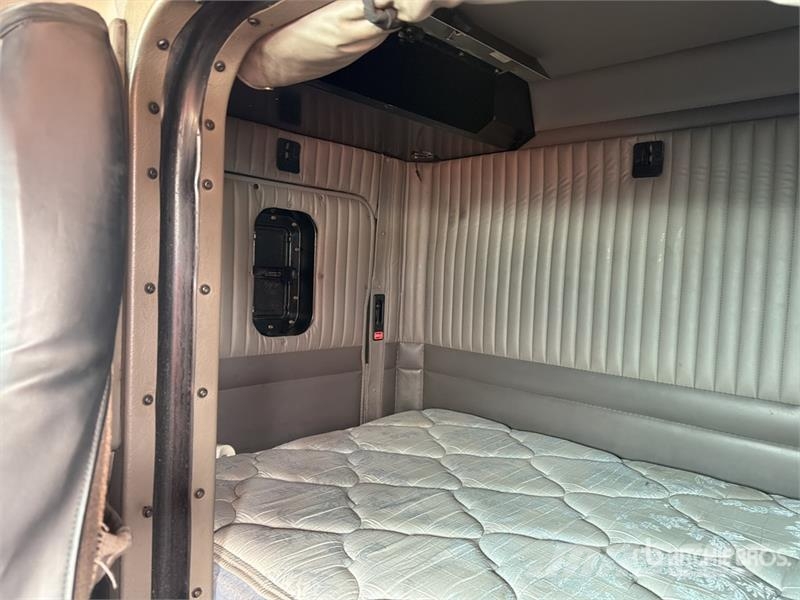 Kenworth T660 6x4 Sleeper Camion Chasis Cabina / Cab and Ch Cabines