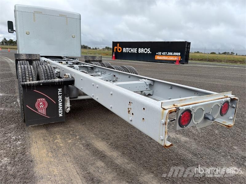 Kenworth T660 6x4 Sleeper Camion Chasis Cabina / Cab and Ch Kabine i unutrašnjost