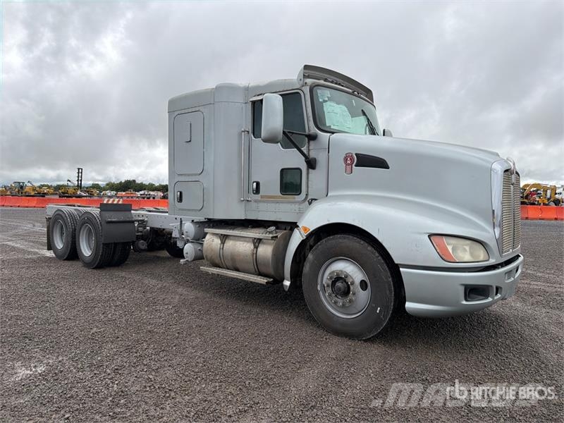 Kenworth T660 6x4 Sleeper Camion Chasis Cabina / Cab and Ch Kabine i unutrašnjost