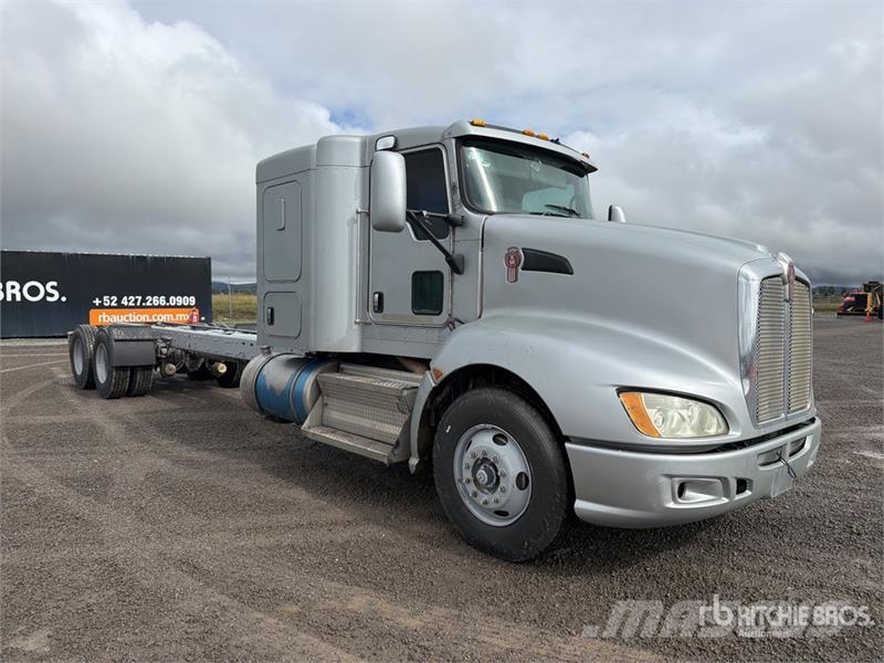 Kenworth T660 6x4 Sleeper Camion Chasis Cabina / Cab and Ch Kabine i unutrašnjost