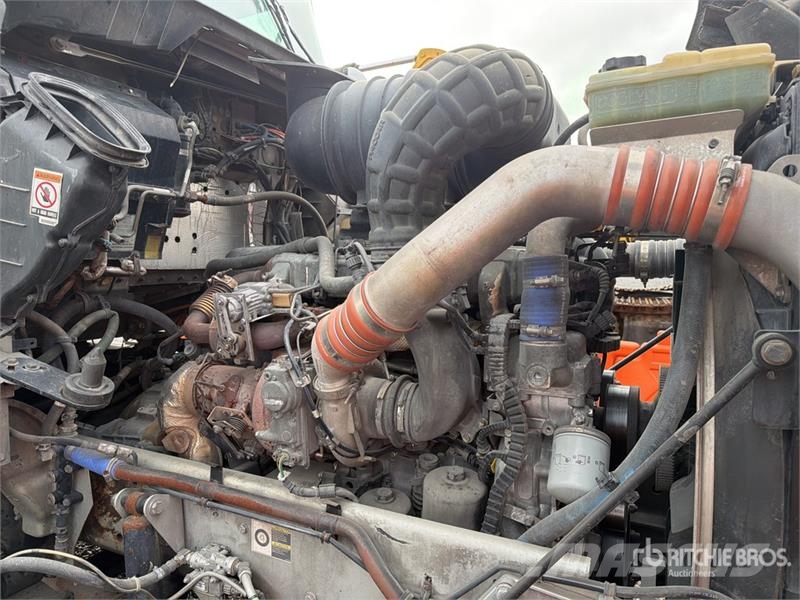Kenworth T660 6x4 Sleeper Camion Chasis Cabina / Cab and Ch Kabine i unutrašnjost