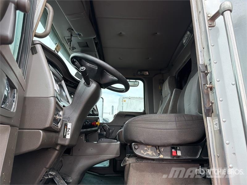 Kenworth T660 6x4 Sleeper Camion Chasis Cabina / Cab and Ch Cabines
