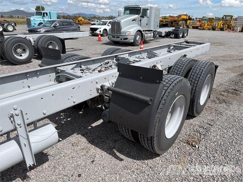 Kenworth T660 6x4 Sleeper Camion Chasis Cabina / Cab and Ch Кабіни