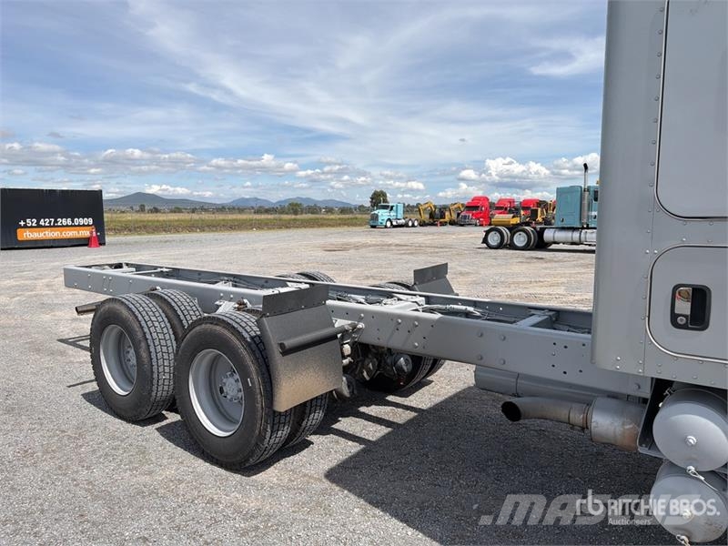 Kenworth T660 6x4 Sleeper Camion Chasis Cabina / Cab and Ch Кабіни