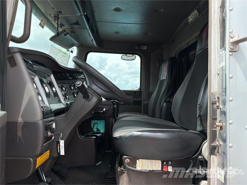 Kenworth T660 6x4 Sleeper Camion Chasis Cabina / Cab and Ch Kabinen