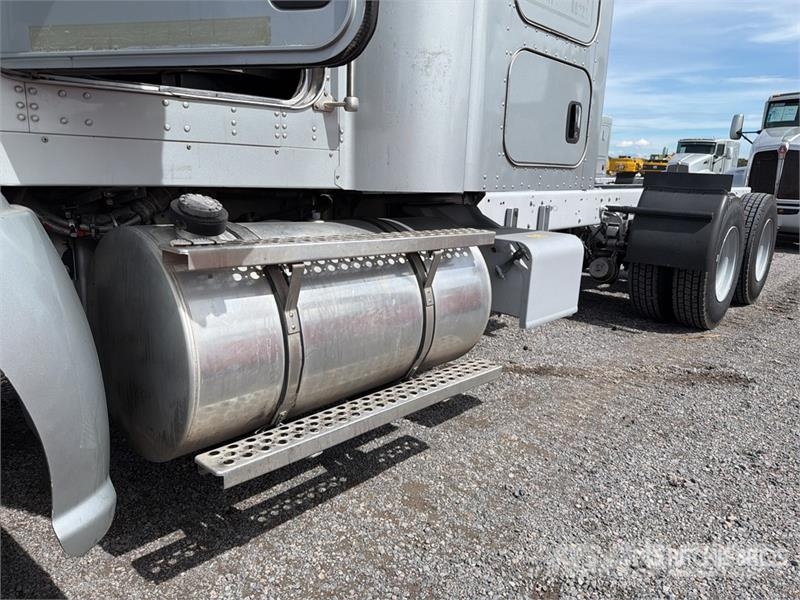 Kenworth T660 6x4 Sleeper Camion Chasis Cabina / Cab and Ch Кабіни