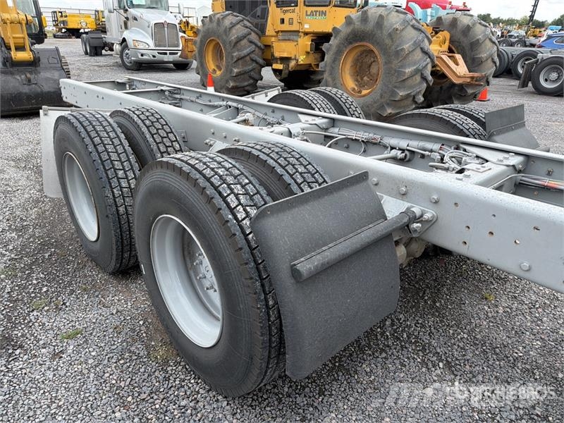 Kenworth T660 6x4 Sleeper Camion Chasis Cabina / Cab and Ch Kabinen