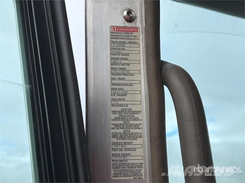 Kenworth T660 6x4 Sleeper Camion Chasis Cabina / Cab and Ch Kabine i unutrašnjost