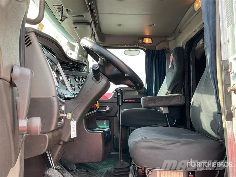 Kenworth T660 6x4 Sleeper Camion Chasis Cabina / Cab and Ch Kabine i unutrašnjost