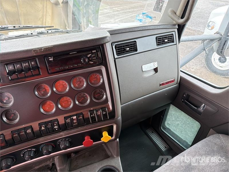 Kenworth T660 6x4 Sleeper Camion Chasis Cabina / Cab and Ch Cabines