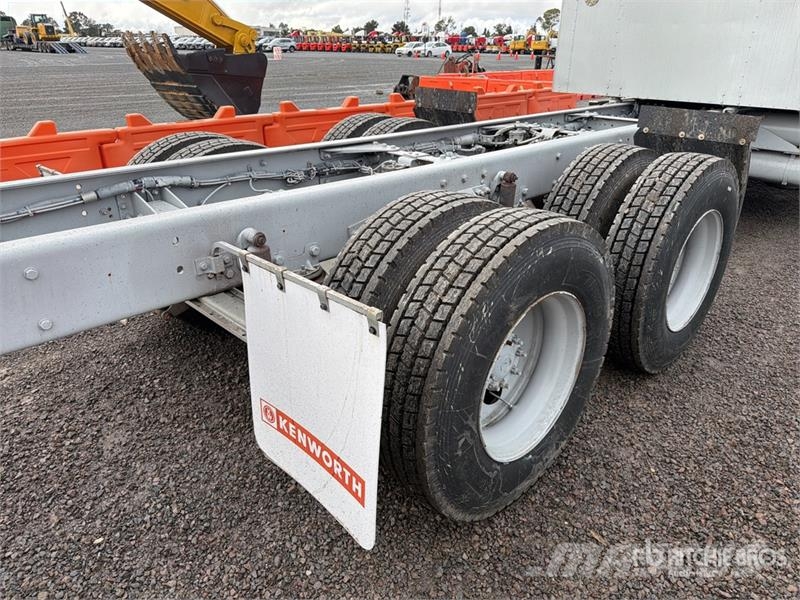 Kenworth T660 6x4 Sleeper Camion Chasis Cabina / Cab and Ch Kabine i unutrašnjost