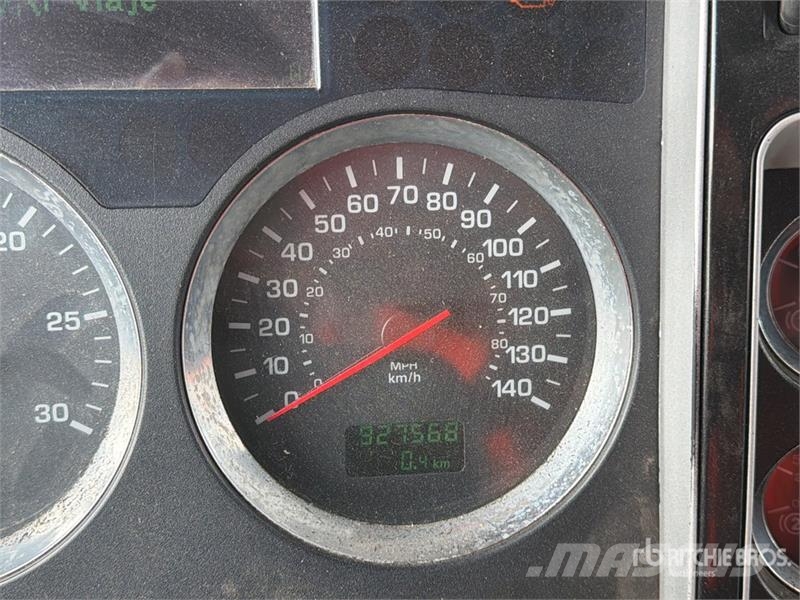 Kenworth T660 6x4 Sleeper Camion Chasis Cabina / Cab and Ch Cabines