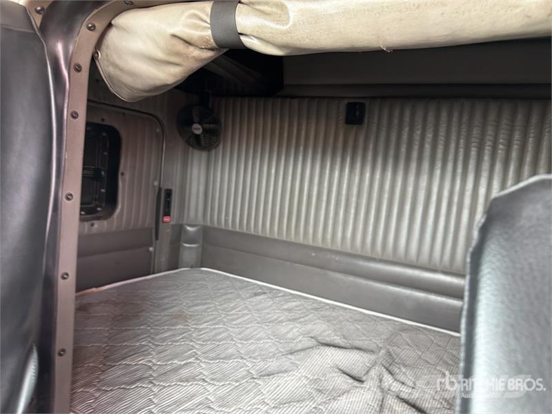 Kenworth T660 6x4 Sleeper Camion Chasis Cabina / Cab and Ch Kabinen