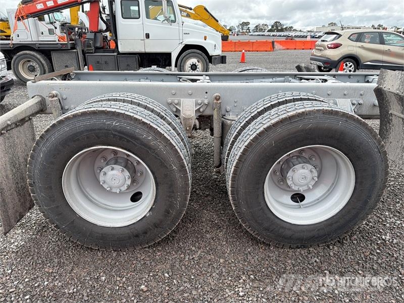 Kenworth T660 6x4 Sleeper Camion Chasis Cabina / Cab and Ch Cabines