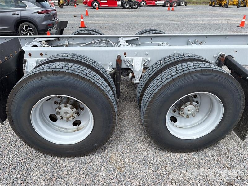 Kenworth T660 6x4 Sleeper Camion Chasis Cabina / Cab and Ch Cabines