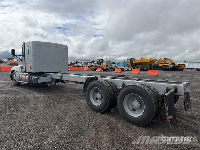 Kenworth T660 6x4 Sleeper Camion Chasis Cabina / Cab and Ch Kabine i unutrašnjost