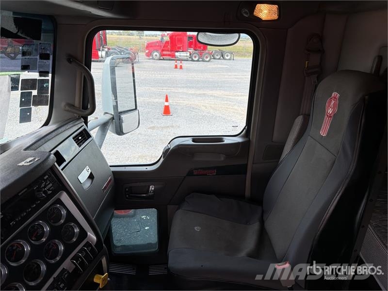 Kenworth T660 6x4 Sleeper Camion Chasis Cabina / Cab and Ch Cabines