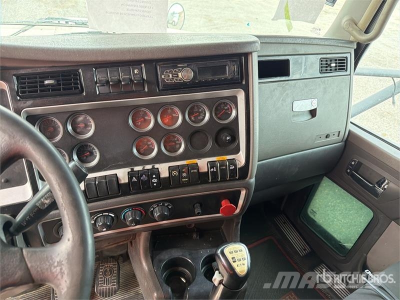 Kenworth T660 6x4 Sleeper Camion Chasis Cabina / Cab and Ch Cabines