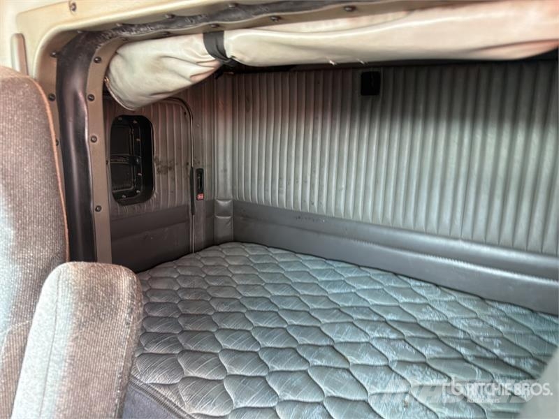 Kenworth T660 6x4 Sleeper Camion Chasis Cabina / Cab and Ch Кабіни