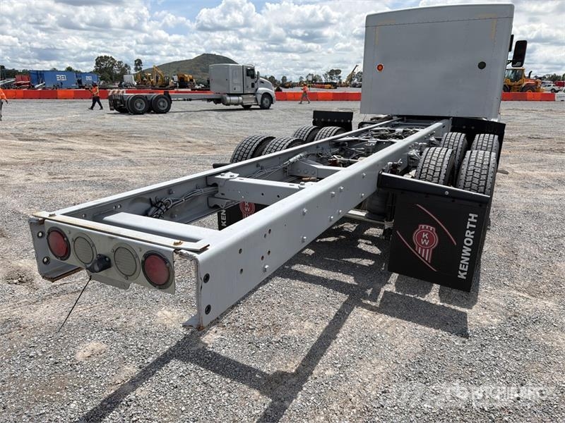 Kenworth T660 6x4 Sleeper Camion Chasis Cabina / Cab and Ch Cabines