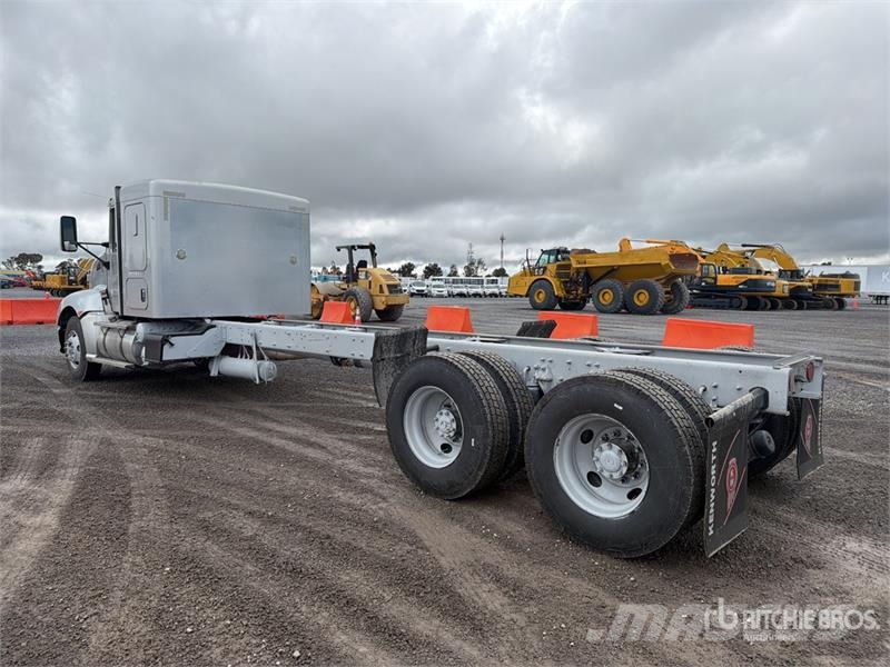 Kenworth T660 6x4 Sleeper Camion Chasis Cabina / Cab and Ch Cabines