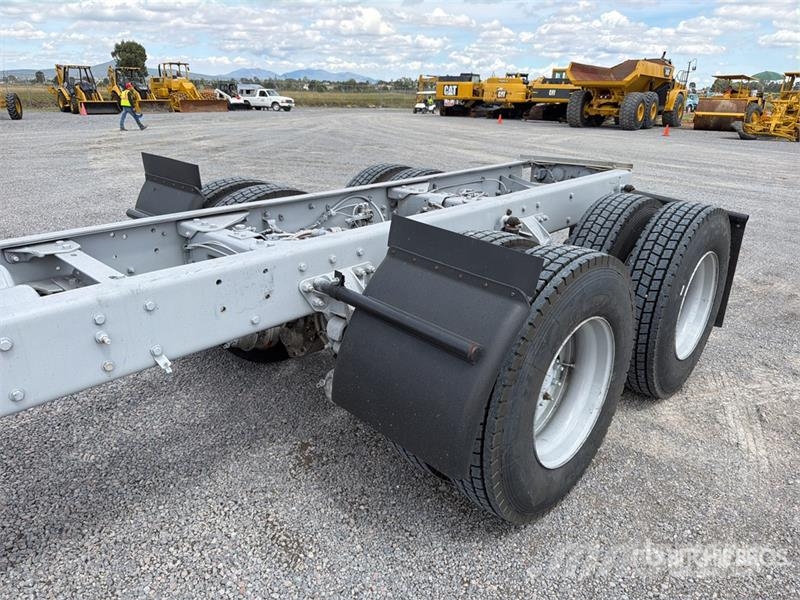 Kenworth T660 6x4 Sleeper Camion Chasis Cabina / Cab and Ch Cabines