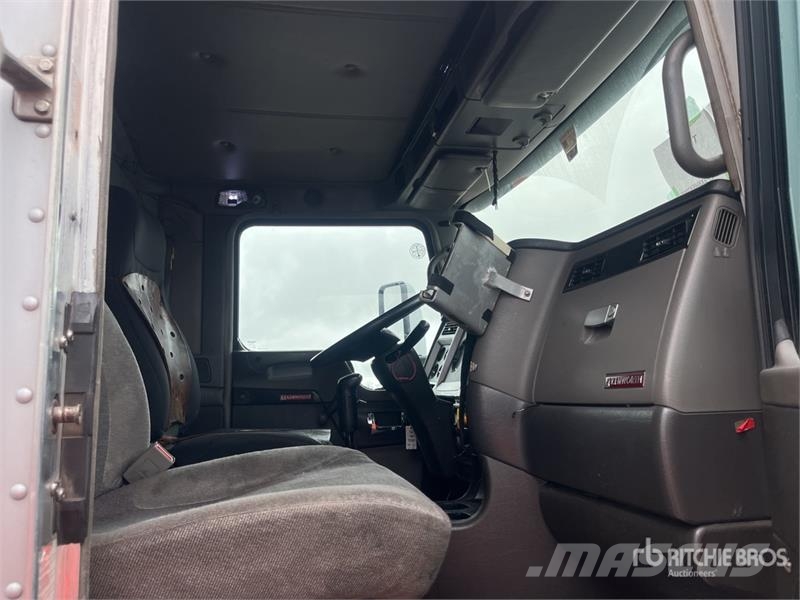 Kenworth T660 6x4 Sleeper Camion Chasis Cabina / Cab and Ch Kabine i unutrašnjost