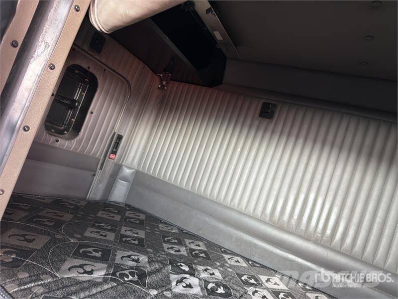 Kenworth T660 6x4 Sleeper Camion Chasis Cabina / Cab and Ch Cabines