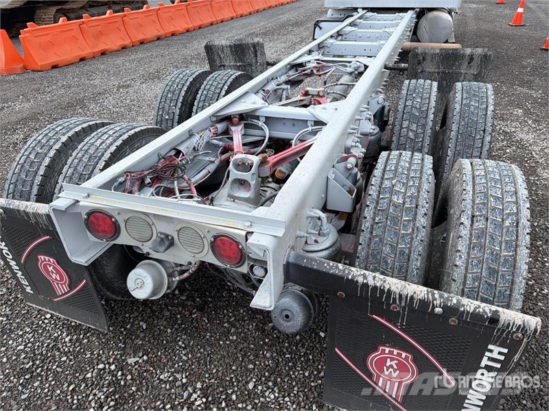 Kenworth T660 6x4 Sleeper Camion Chasis Cabina / Cab and Ch Cabines