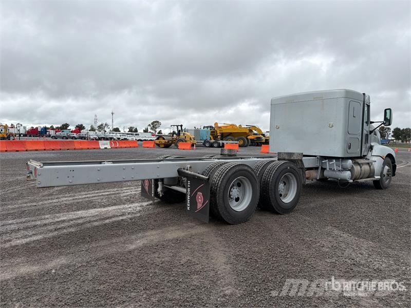 Kenworth T660 6x4 Sleeper Camion Chasis Cabina / Cab and Ch Kabine i unutrašnjost