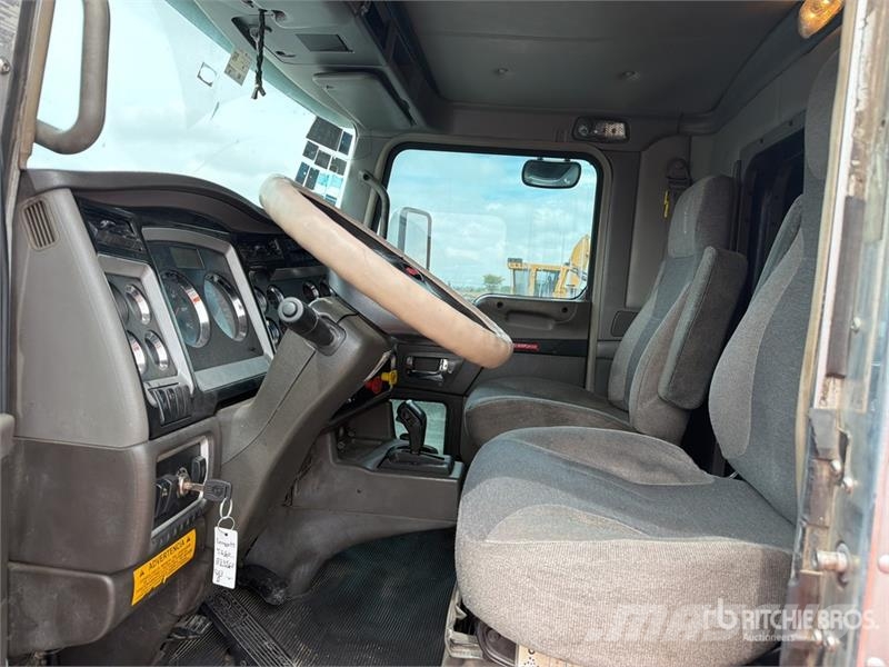 Kenworth T660 6x4 Sleeper Camion Chasis Cabina / Cab and Ch Kabiny i wnętrze