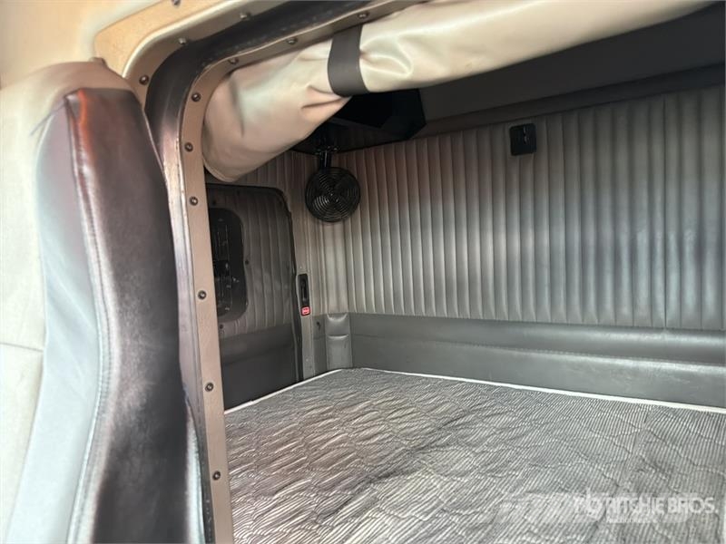 Kenworth T660 6x4 Sleeper Camion Chasis Cabina / Cab and Ch Cabines