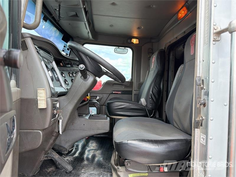 Kenworth T660 6x4 Sleeper Camion Chasis Cabina / Cab and Ch Cabines