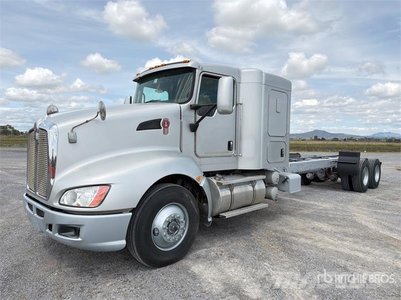 Kenworth T660 6x4 Sleeper Camion Chasis Cabina / Cab and Ch Cabines
